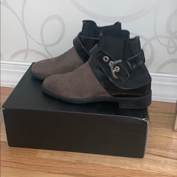 ZARA CHELSEA BOOTS VERY GOOD CONDITION - Picture 1 of 3